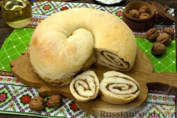 Хлебный рулет "Улитка" с ореховой начинкой