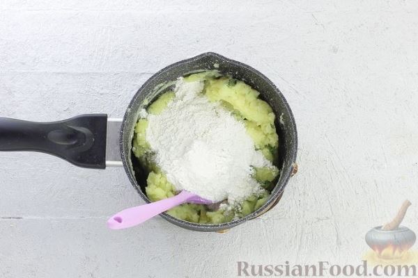 Картофельная лепёшка с зелёным луком и горошком (в духовке)