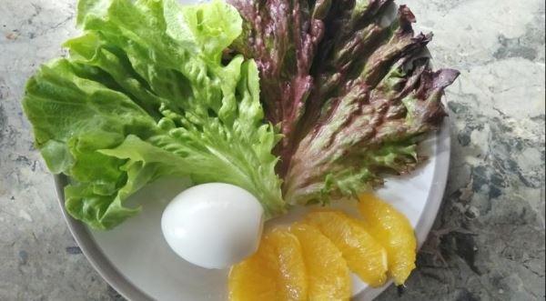 Салат с апельсином и яйцом