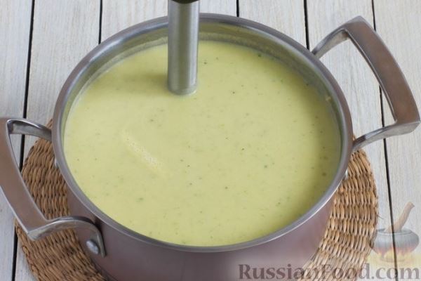 Картофельный суп-пюре с брокколи и твёрдым сыром