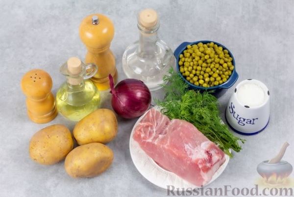 Мясной салат с картофелем, зелёным горошком и маринованным луком