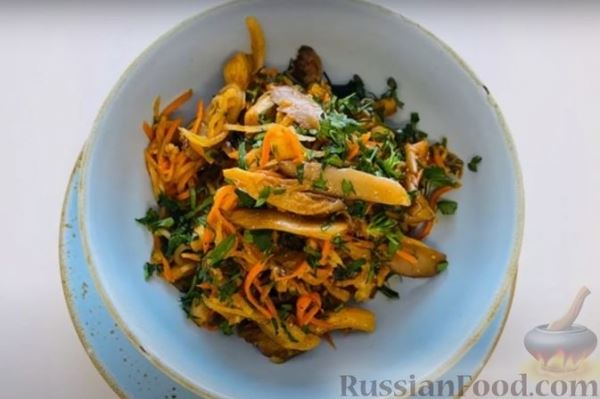 Острый салат с грибами вёшенками, редькой дайкон и морковью