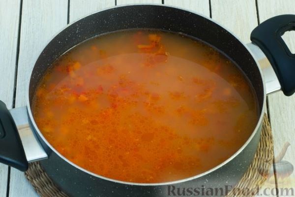 Овощной суп с чечевицей, зелёным горошком и рисом
