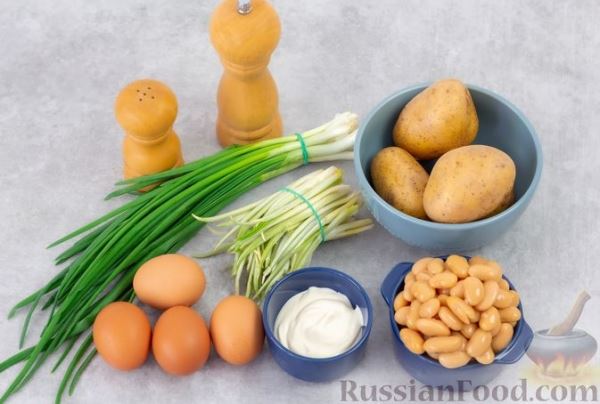 Салат с фасолью, картофелем, черемшой и яйцами